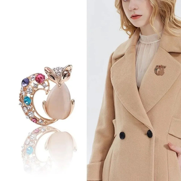 VQ Fox Brooch - Picture 2 of 8